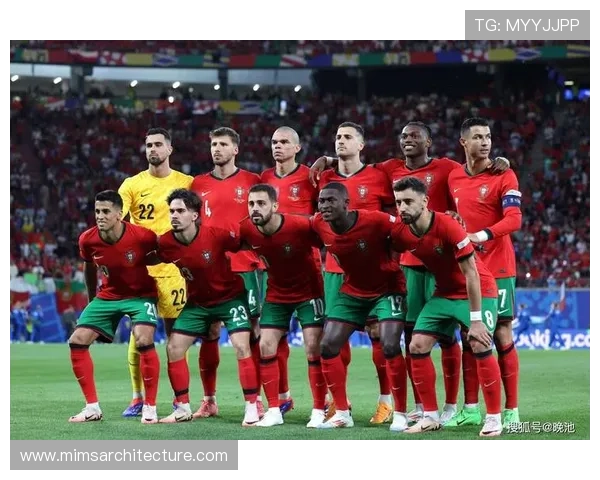 B费 vs C罗:葡萄牙国家队中场与前锋核心角色的战术差异与体系适配度分析 B费 vs C罗:葡萄牙国家队中场与前锋核心角色的战术差异与体系适配度分析