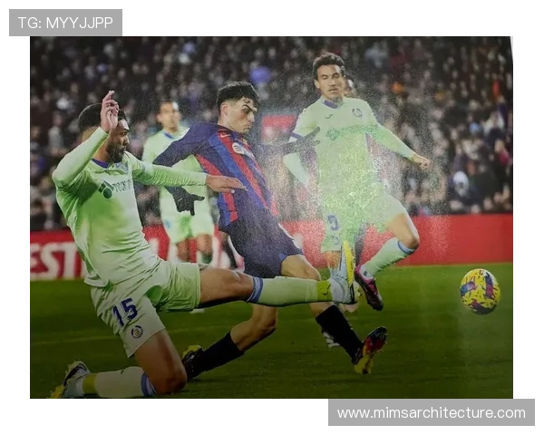 佩德里在巴萨体系中的战术角色放大与影响分析